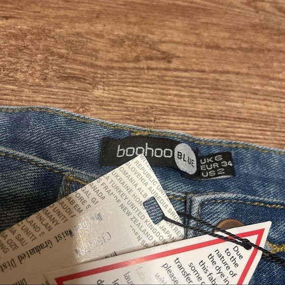 NWT Boohoo High Rise Distressed Jean Shorts - Picture 5 of 7